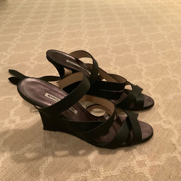 Sexy Manolo Blahnik black wedge heel shoes!! - Picture 1 of 3